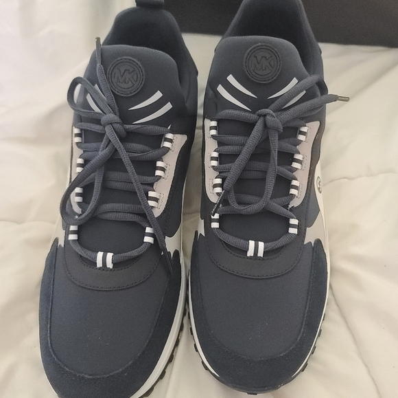 Michael Kors THEO SPORT TRAINER - Picture 6 of 9